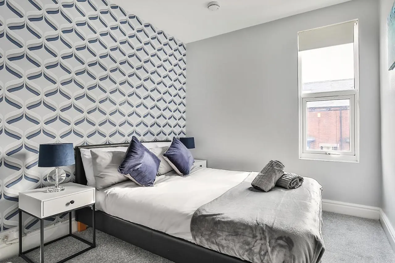 Vila Hidden Gem-Open To Book-Super Location Sheffield 0*,