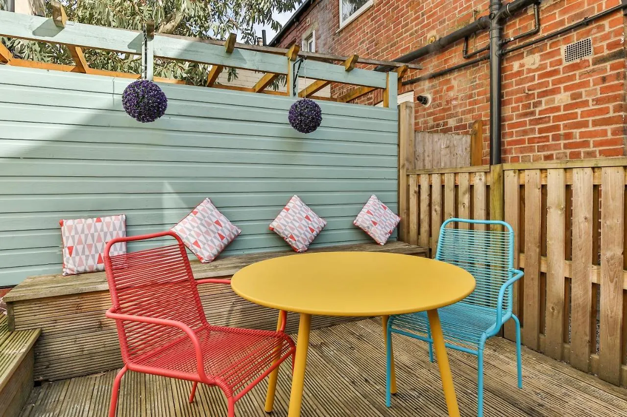 Hidden Gem-Open To Book-Super Location Vila Sheffield 0*,